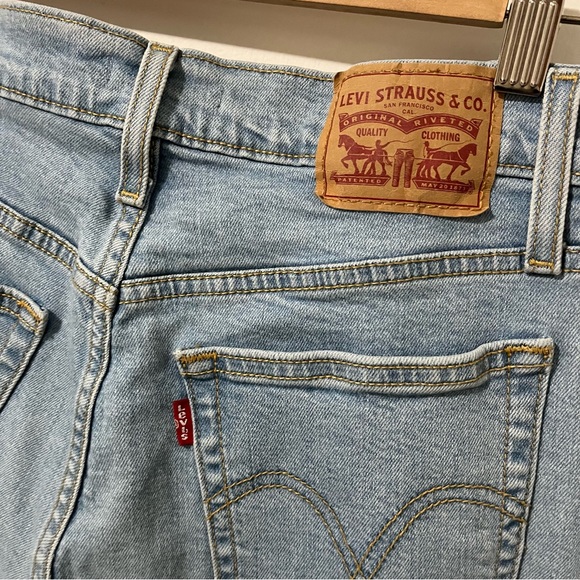 Levi's Wedgie Straight High Rise Raw Hem Distressed Jean Blue size 28 - Picture 6 of 16